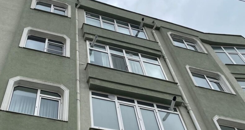 Edirne’de pencere sinekliğine yaslanan çocuk 3’üncü kattan düştü