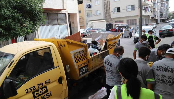 Mersin’de bir evden 10 ton çöp çıkarıldı