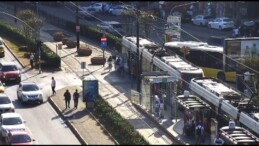 Kabataş tramvayına otobüs çarptı