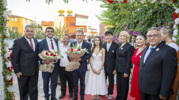 BAŞKAN SEÇER, ÖZEL GÜNEY GELİŞİM OKULLARI’NIN CUMHURİYET BAYRAMI’NIN 100. YILI ETKİNLİĞİ’NE KATILDI