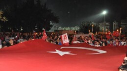 Mersin’de Cumhuriyet’in 100. yılı dolayısıyla fener alayı düzenlendi